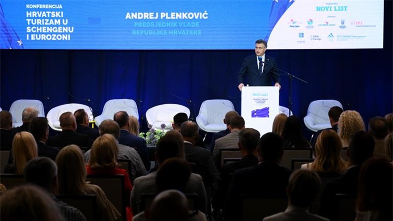 Plenković u Opatiji: Od 2016. prihodi od stranih turista rasli s 8,6 na 13 milijardi eura u 2022. 